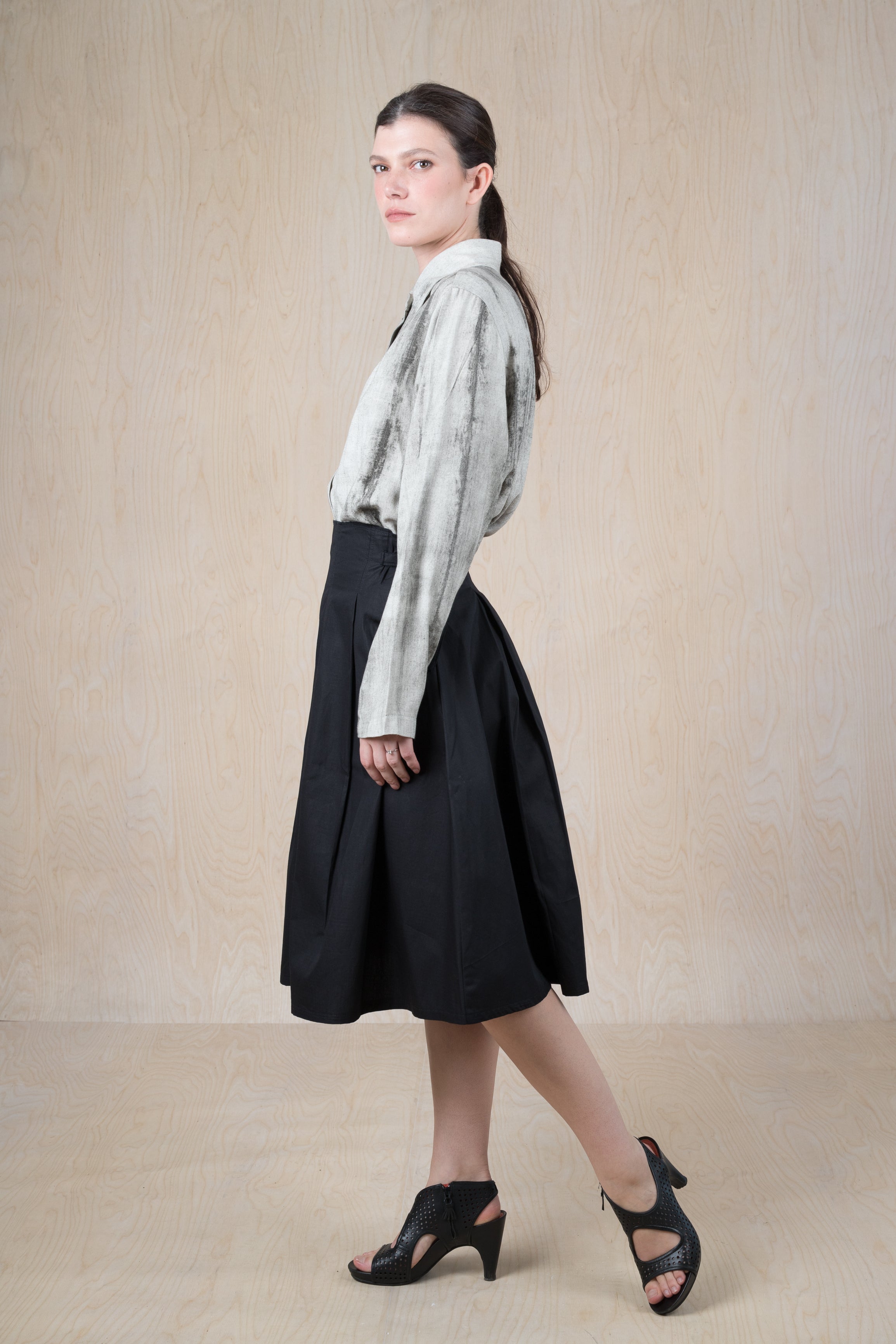 SENSU skirt -  חצאית קפלים שחורה