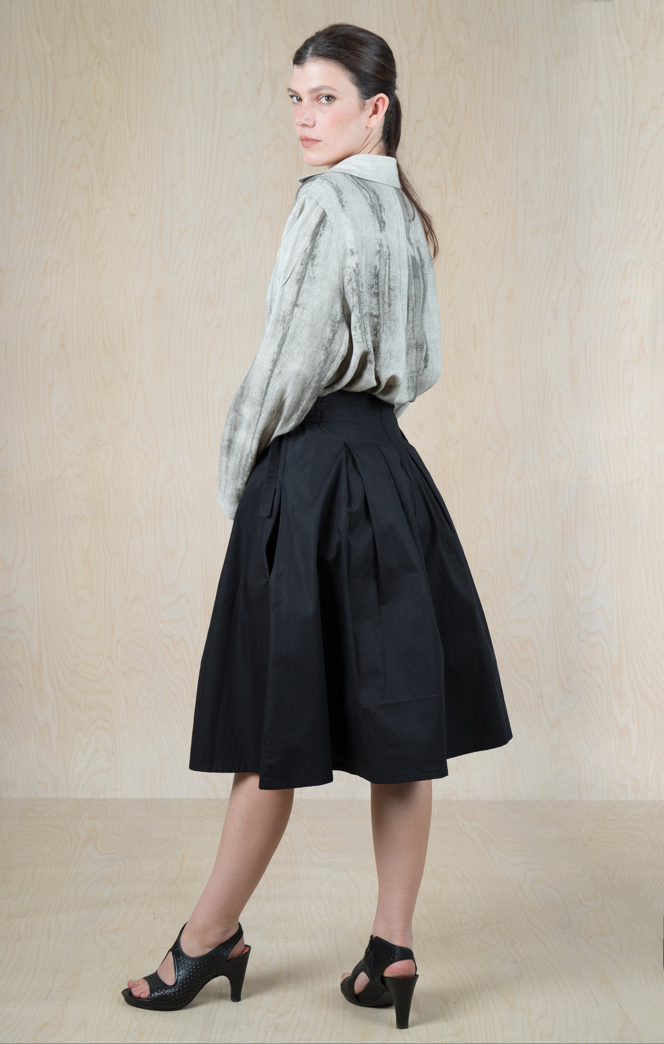 SENSU skirt -  חצאית קפלים שחורה