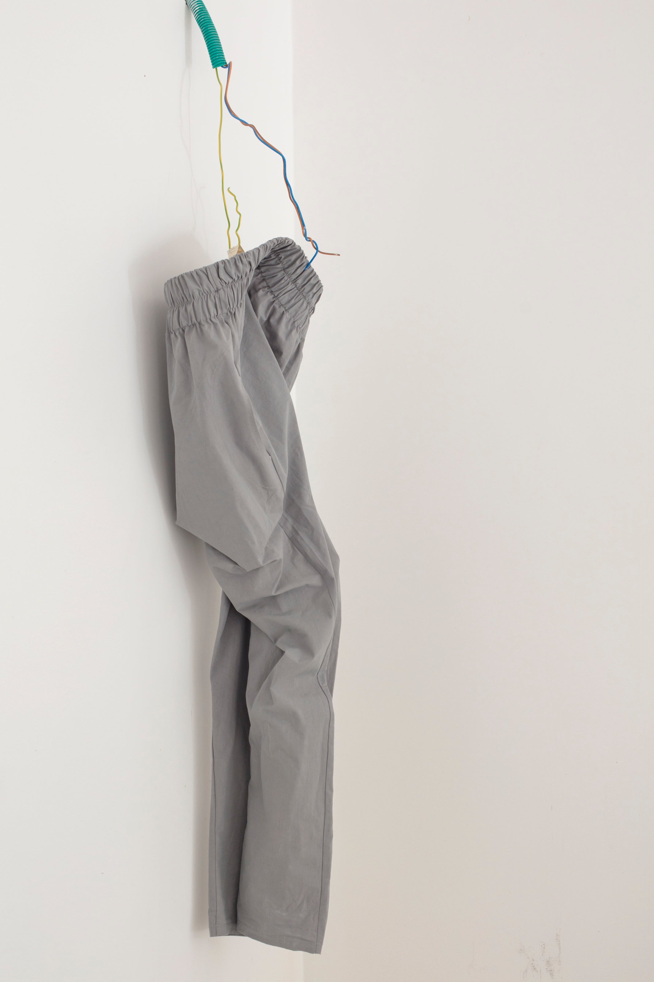 מכנסיים כותנה צרים עם כיסי צד SLIM